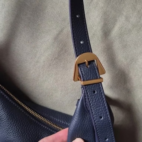 TREND HOBO LEATHER – Coccinelle Midnight Blue, Medium (Minimalist Italian - Picture 9 of 11